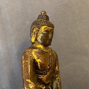 Een Sino-Tibetaanse verguld bronzen figuur van Boeddha Shakyamuni, Ming — foto 22