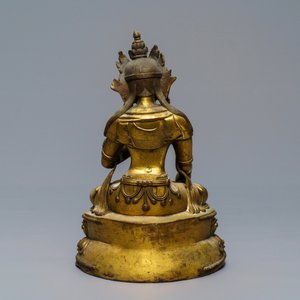 Een Sino-Tibetaanse verguld bronzen figuur van een Witte Tara, Ming — foto 2