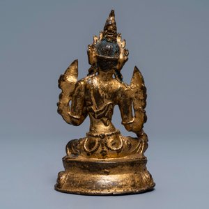 Een Sino-Tibetaanse verguld bronzen figuur van Groene Tara, 17/18e eeuw — foto 3