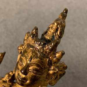 Een Sino-Tibetaanse verguld bronzen figuur van Groene Tara, 17/18e eeuw — foto 9