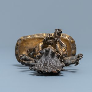 Een Sino-Tibetaanse verguld bronzen figuur van Hayagriva, 18/19e eeuw — foto 6