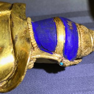 Een Sino-Tibetaanse verguld bronzen figuur van Jambhala, 19/20e eeuw — foto 11