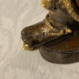 Een Sino-Tibetaanse verguld bronzen figuur van Vajrapani, 17/18e eeuw — foto 20