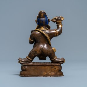 Een Sino-Tibetaanse verguld bronzen figuur van Vajrapani, 17/18e eeuw — foto 3