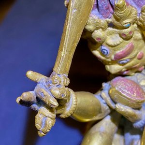 Een Sino-Tibetaanse verguld bronzen groep van Mahakala met Yab-Yum, 19e eeuw — foto 13