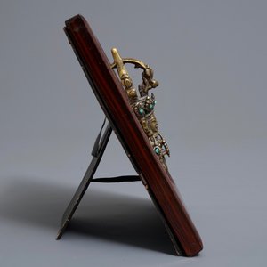 Een Sino-Tibetaanse verguld bronzen vajra met inlegwerk van turkoois, 17/18e eeuw — foto 3