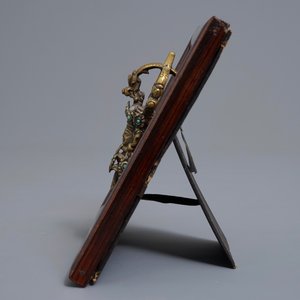 Een Sino-Tibetaanse verguld bronzen vajra met inlegwerk van turkoois, 17/18e eeuw — foto 4