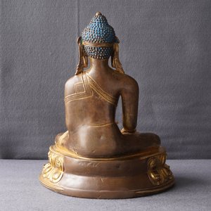 Een Sino-Tibetaanse verguld koperen figuur van Buddha Shakyamuni, 17/18e eeuw — foto 22