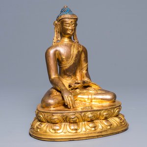 Een Sino-Tibetaanse verguld koperen figuur van Buddha Shakyamuni, 17/18e eeuw — foto 7