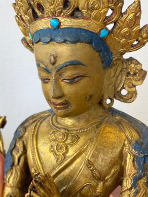 Een Sino-Tibetaanse vergulde bronzen Avalokitesvara, 17/18e eeuw — foto 5