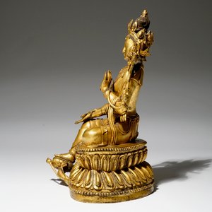 Een Sino-Tibetaanse vergulde bronzen figuur van Groene Tara, (Syamatara),18/19e eeuw — foto 5