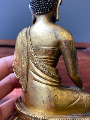 Een Sino-Tibetaanse vergulde bronzen 'genezende Boeddha' of 'Bhaishajyaguru', 16e eeuw — foto 13