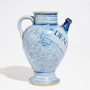 Een siroopkan in Antwerpse majolica met lichtblauwe fondkleur, midden 16e eeuw — foto 3