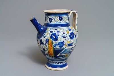 Een siroopkan in Italiaanse majolica, wellicht Venetië, 16/17e eeuw