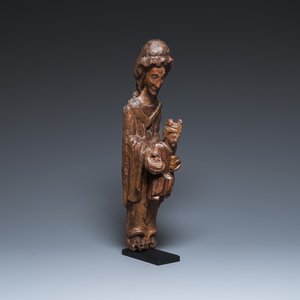 Een Spaanse gepolychromeerde kastanjehouten 'Sedes Sapientiae' sculptuur, Catalonië, 14e eeuw — foto 1