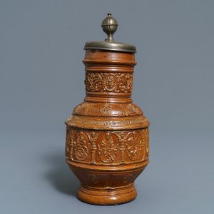Een steengoed 'keurvorsten' kruik met tinnen deksel, Raeren, gedat. 1603 — foto 2
