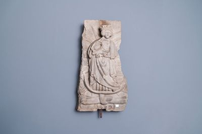 Een stenen reliëf met een Madonna met kind, gedat. 1489