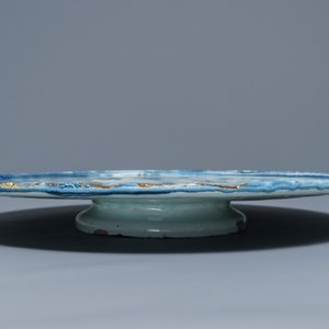 Een tazza met wapendecor in Italiaanse majolica, Savona, 18e eeuw — foto 3
