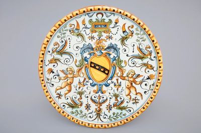 Een tazza met wapenschild, gedateerd 1627, Urbino, Italië