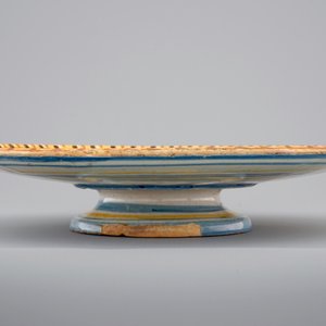 Een tazza met wapenschild, gedateerd 1627, Urbino, Italië — foto 4