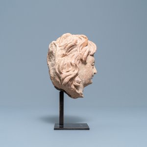 Een terracotta mannenhoofd in hellenistische stijl, India, Gandhara, 2e/4e eeuw — foto 3
