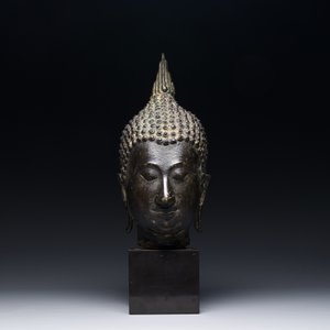 Een Thais bronzen Boeddha hoofd in Noordelijke Sukhotai-stijl, 17/18e eeuw — foto 2