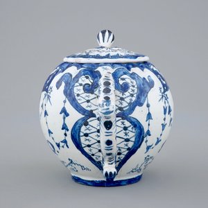 Een theepot in blauw-wit aardewerk, Rouen, Frankrijk, 18e eeuw — foto 3