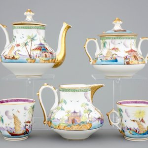 Een theeservies voor twee personen (tête-à-tête) met chinoiserie decor, Bayeux, 19e eeuw — foto 3