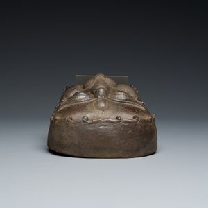 Een Tibetaans gietijzeren 'Mahakala' masker, 16/17e eeuw — foto 6