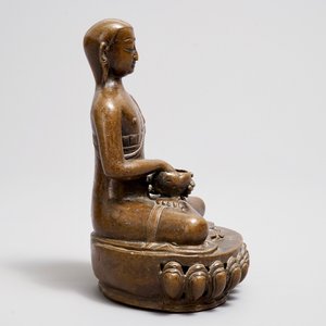 Een Tibetaanse bronzen figuur van Boeddha, 18/19e eeuw — foto 3
