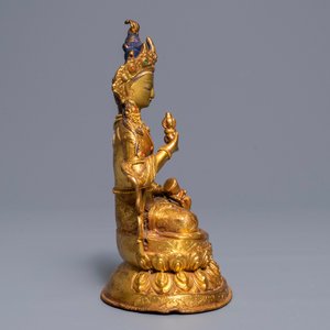 Een Tibetaanse ingelegde verguld bronzen figuur van Tara, 19/20e eeuw — foto 5