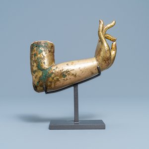 Een Tibetaanse verguld bronzen en koperen arm van Boeddha, Ming — foto 4
