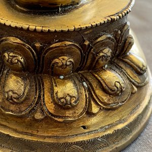 Een Tibetaanse verguld bronzen figuur van Boeddha, vroeg 20e eeuw — foto 12