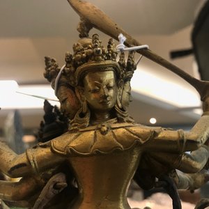 Een Tibetaanse verguld bronzen groep met Manjusri en Prajnaparamita met inscriptie, 17/18e eeuw — foto 18