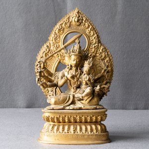 Een Tibetaanse verguld bronzen groep met Manjusri en Prajnaparamita met inscriptie, 17/18e eeuw — foto 26