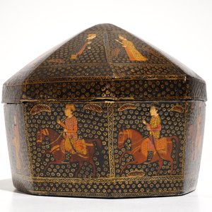 Een tulbanddoos in beschilderd papier maché met figuratief decor, Kashmir, India, 19e eeuw — foto 5