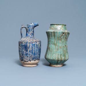 Een turquoise albarello en een blauw-geglazuurde kan in islamitisch aardewerk, Iran of Syrië, 12/13e eeuw — foto 3