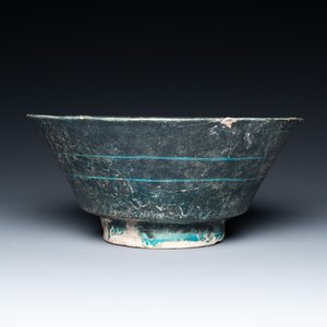 Een turquoise- en zwart-geglazuurde kom, Kashan, Iran, 12/13e eeuw — foto 5