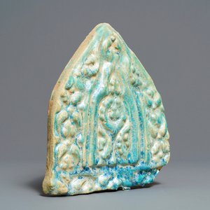 Een turquoise geglazuurde nistegel met reliëfdecor, Kashan, Iran, 12/13e eeuw — foto 3