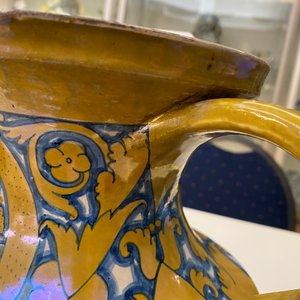 Een twee-orige 'Maria' balustervaas met goudlusterglazuur, Deruta, Italië, 1e helft 16e eeuw — foto 8