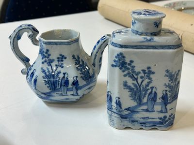 Een uiterst zeldzaam blauw-wit Delfts vijfdelig theeservies, 18e eeuw — foto 10