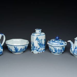 Een uiterst zeldzaam blauw-wit Delfts vijfdelig theeservies, 18e eeuw — foto 2