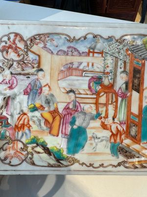 Een uiterst zeldzame Chinese Canton famille rose dekseldoos voor een theeset met mandarijns decor, Qianlong — foto 6