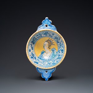 Een uiterst zeldzame papkom in Antwerpse majolica met portret van een vorstin of godin, laatste kwart 16e eeuw — foto 1