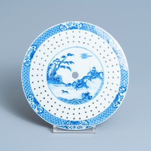 Een uitgebreid Chinees blauw-wit servies met jachtdecor, 18/19e eeuw — foto 5