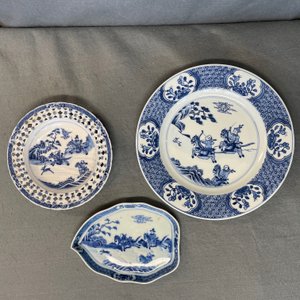 Een uitgebreid Chinees blauw-wit servies met jachtdecor, 18/19e eeuw — foto 81