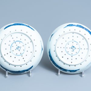 Een uitgebreid Chinees blauw-wit servies met jachtdecor, 18/19e eeuw — foto 10