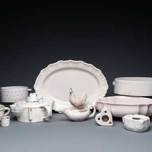 Een uitgebreide collectie wit-geglazuurd aardewerk, Frankrijk en Nederland, 18/19e eeuw — foto 1