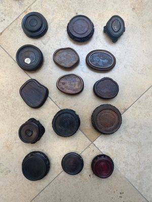Een uitgebreide verzameling van 137 gevarieerde Chinese kleine houten sokkels, 19/20e eeuw — foto 10