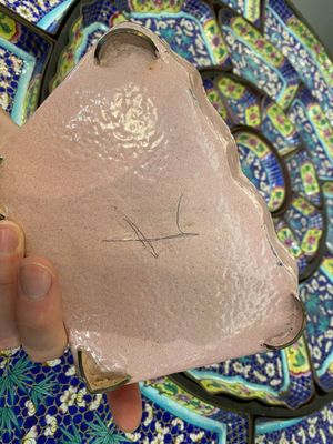 Een uitzonderlijk groot Chinees rijsttafelservies in Canton email in originele Cantonese vergulde en gelakte presenteertafel, 18/19e eeuw — foto 22